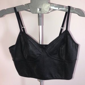 Black express crop top